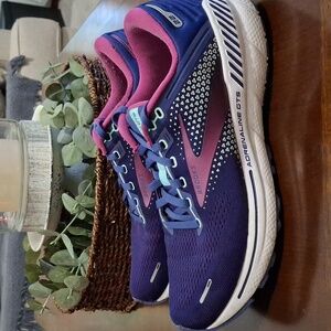 Brooks Adrenaline GTS 22 Purple Navy Running Shoes 1203531B403 Women’s Sz 10